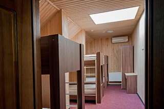 Курортные отели Olympic Village Подгорцы Спальное место на двухъярусной кровати в общем номере для мужчин-1